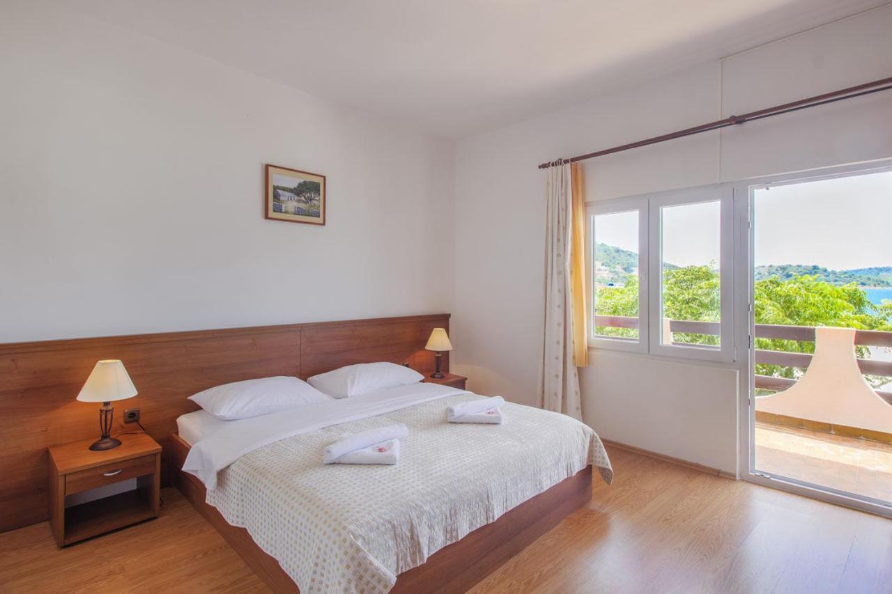 House Hotel Plava Laguna Tisno Habitación foto